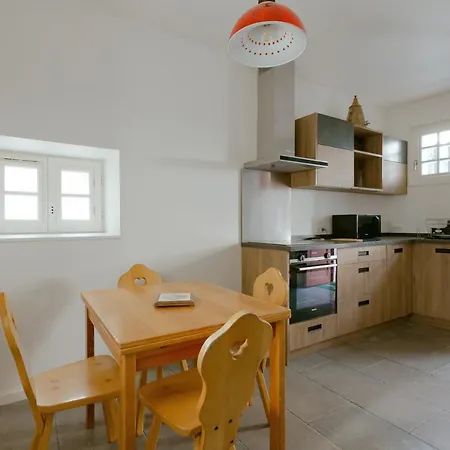 La Maison Les Glycines 西布勒
